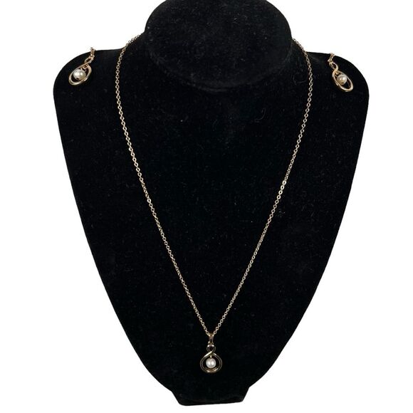 New Genuine Freshwater Pearl Pendant Earrings and Necklace Gold Tone Classic - Picture 1 of 6